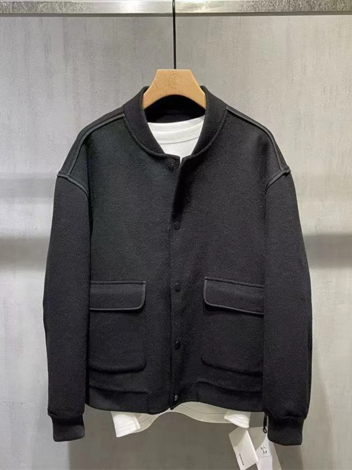 Winter 2025 Men's Warmth Felt Short Coat Korean Style Comfortable Fashionable Business Casual Standard Fit Double Breasted
Winter 2025 Men's Warmth Felt Short Coat Korean Style Comfortable Fashionable Business Casual Standard Fit Double Breasted