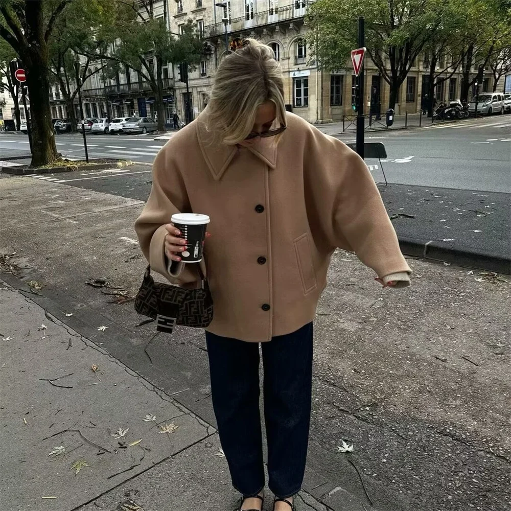 UNIZERA 2023 Winter New Product Women's Fashion and Casual Versatile Loose Polo Neck Short Woolen Coat
UNIZERA 2023 Winter New Product Women's Fashion and Casual Versatile Loose Polo Neck Short Woolen Coat