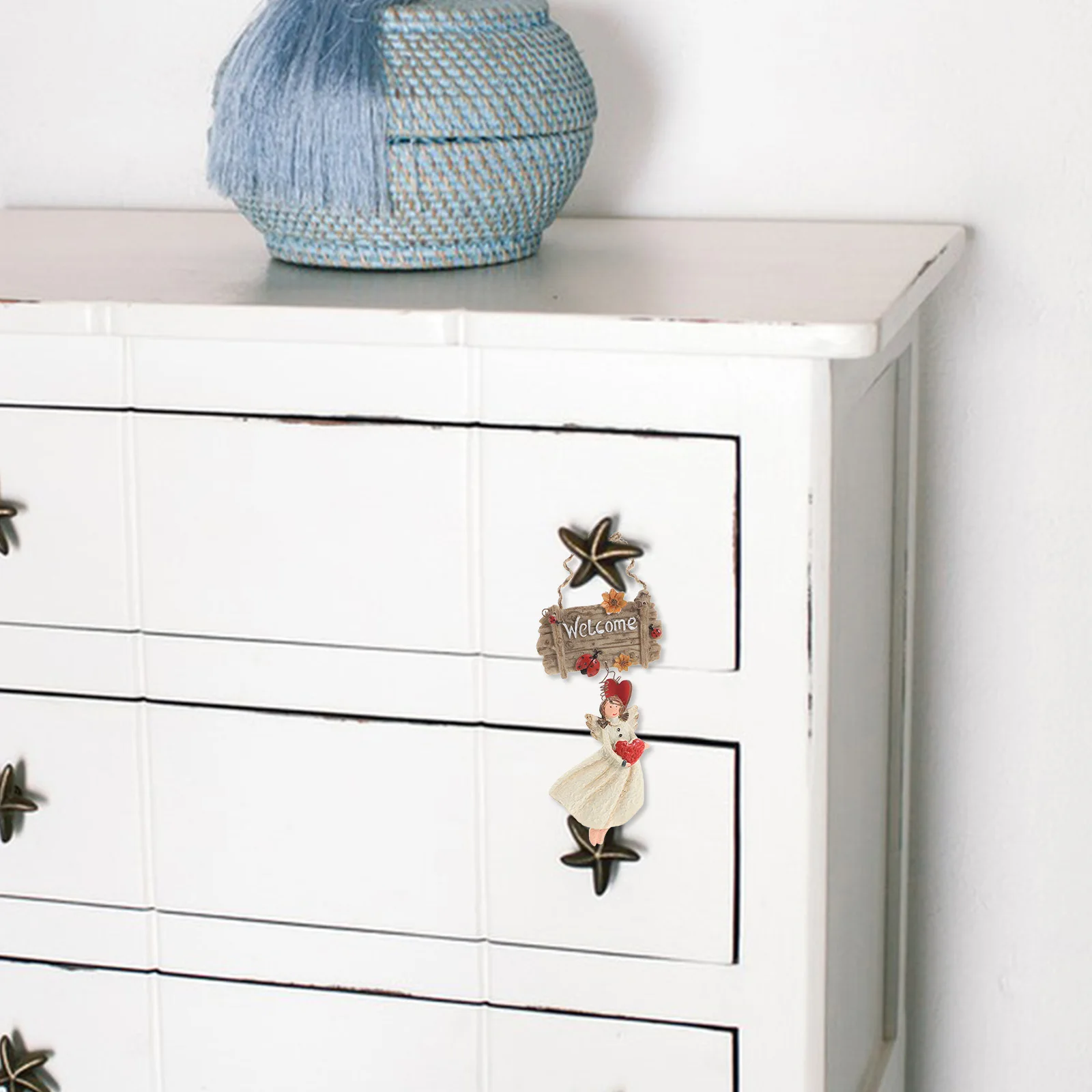 Christmas Welcome Hanging Ornament Vintage Resin Angel Pendant Xmas Tree Door Hanging Letter Tag Holiday Tree Angels Decor
Christmas Welcome Hanging Ornament Vintage Resin Angel Pendant Xmas Tree Door Hanging Letter Tag Holiday Tree Angels Decor