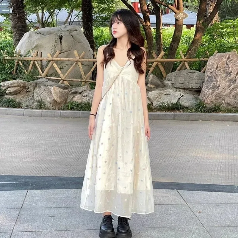 Boho Floral Embroidery Maxi Dress V Neck Spaghetti Strap Beach Dress
Boho Floral Embroidery Maxi Dress V Neck Spaghetti Strap Beach Dress