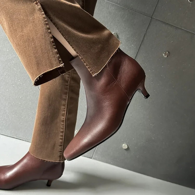 High quality autumn and winter women's shoes Thin heel womens fashion boots Light Weight simple and elegant
High quality autumn and winter women's shoes Thin heel womens fashion boots Light Weight simple and elegant