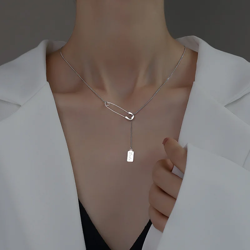 Женское винтажное ожерелье из серебра 925 пробы с кулоном, цепочка до ключиц квадратной формы на удачу, ювелирные украшения, аксессуары для свадебной вечеринки
Женское винтажное ожерелье из серебра 925 пробы с кулоном, цепочка до ключиц квадратной формы на удачу, ювелирные украшения, аксессуары для свадебной вечеринки