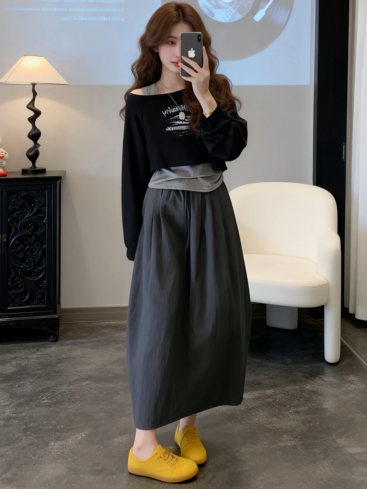 Korean Design Sense Set Women's New 2026 Vest Letter Print Long Sleeve Sweatshirt Half Skirt Three Piece Set Fashionable Outfit
Korean Design Sense Set Women's New 2026 Vest Letter Print Long Sleeve Sweatshirt Half Skirt Three Piece Set Fashionable Outfit
