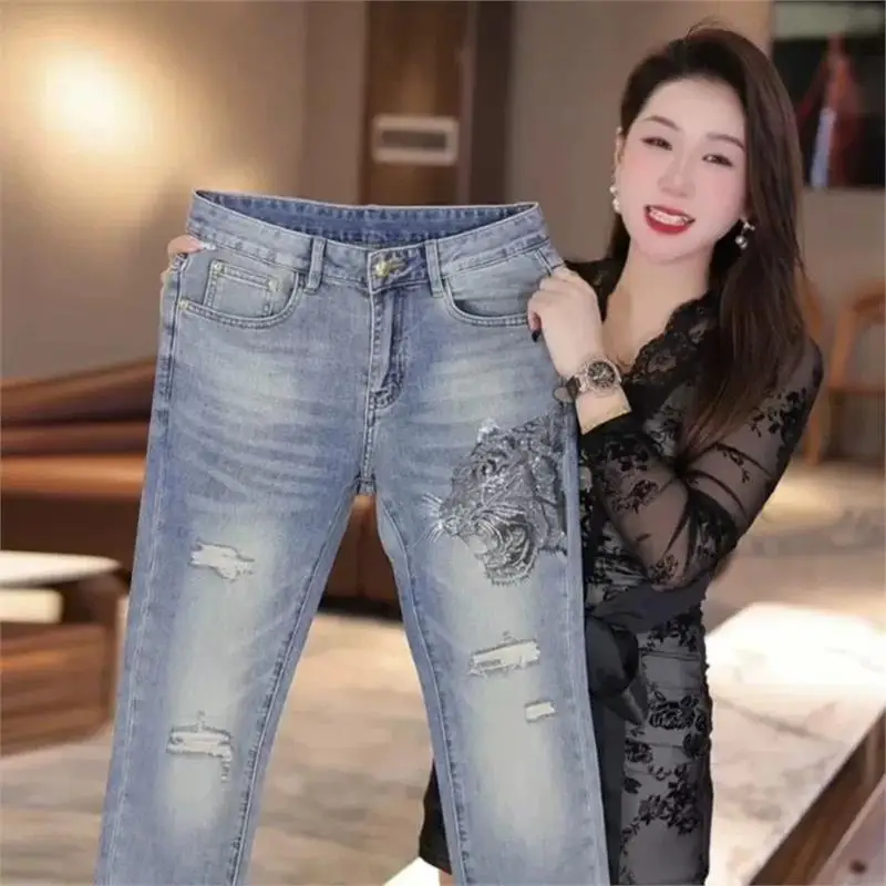 Мужские модные джинсы Cleanfit из денима, весна-лето, новинка, с дизайнерскими прорезями, со стразами, утягивающие, эластичные, с высокой талией
Мужские модные джинсы Cleanfit из денима, весна-лето, новинка, с дизайнерскими прорезями, со стразами, утягивающие, эластичные, с высокой талией