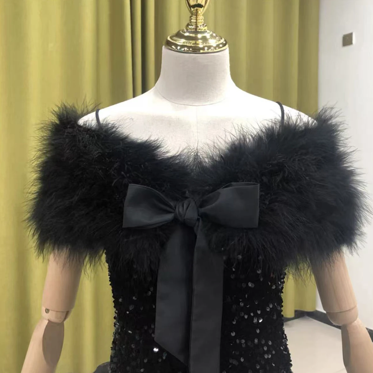 Новая зимняя женская свадебная шаль из натурального меха, элегантные накидки с перьями, накидки для свадебной вечеринки, пушистые шали, женское винтажное платье, плащи, пальто
Новая зимняя женская свадебная шаль из натурального меха, элегантные накидки с перьями, накидки для свадебной вечеринки, пушистые шали, женское винтажное платье, плащи, пальто