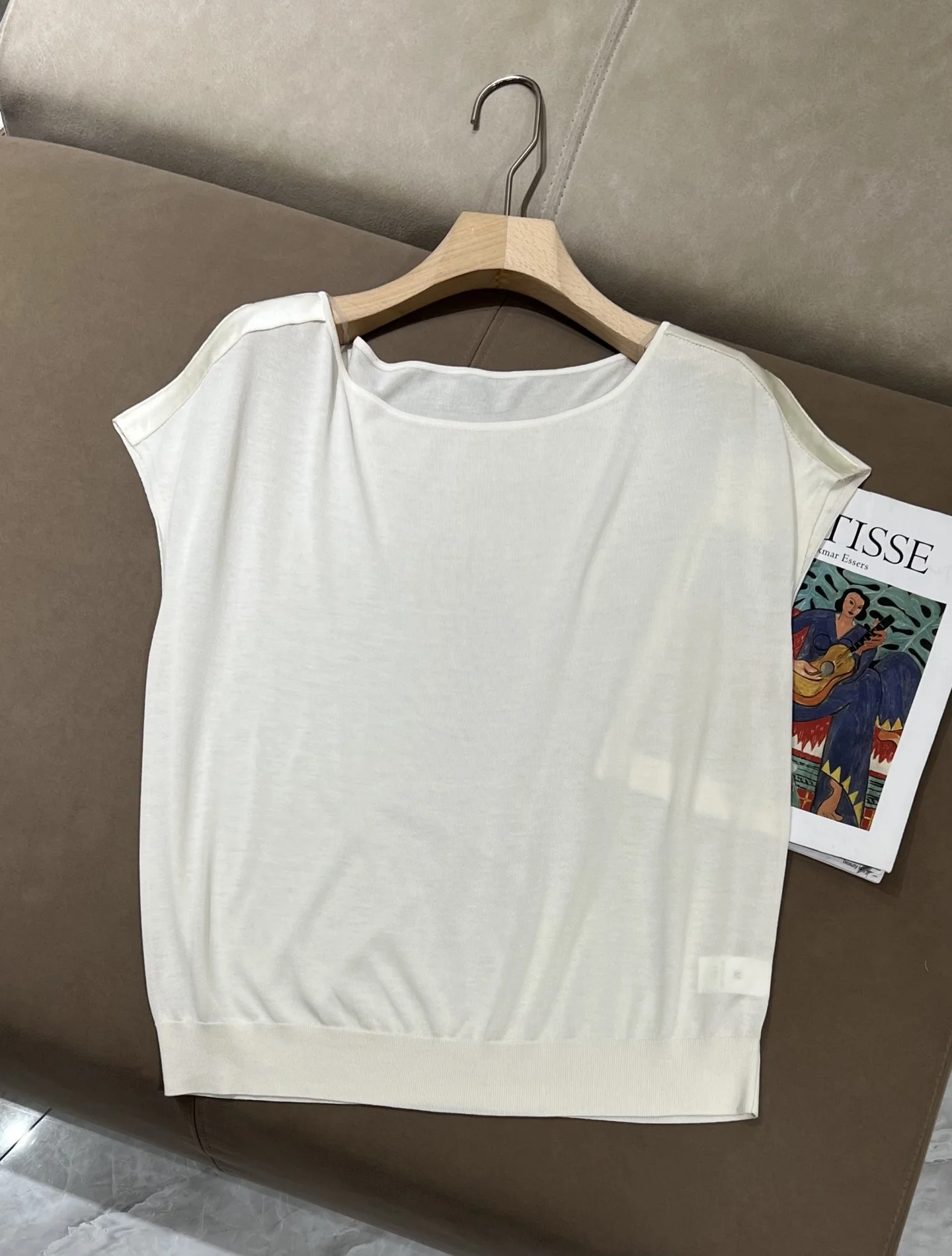 Women's Short-Sleeve Knit Top – Slimming Design (Spring/Summer 2026 New Arrival)
Women's Short-Sleeve Knit Top – Slimming Design (Spring/Summer 2026 New Arrival)