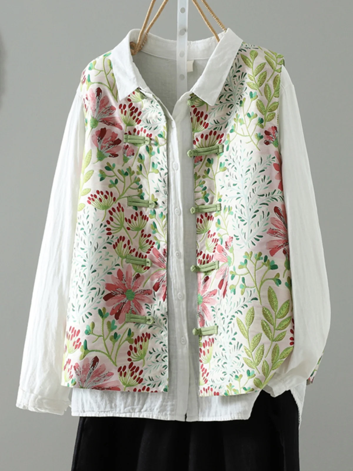 Loose Women's Embroidered Vest Floral Print Casual Style Spring Season Shape Fit Single Button Closure Sleeveless Top
Loose Women's Embroidered Vest Floral Print Casual Style Spring Season Shape Fit Single Button Closure Sleeveless Top