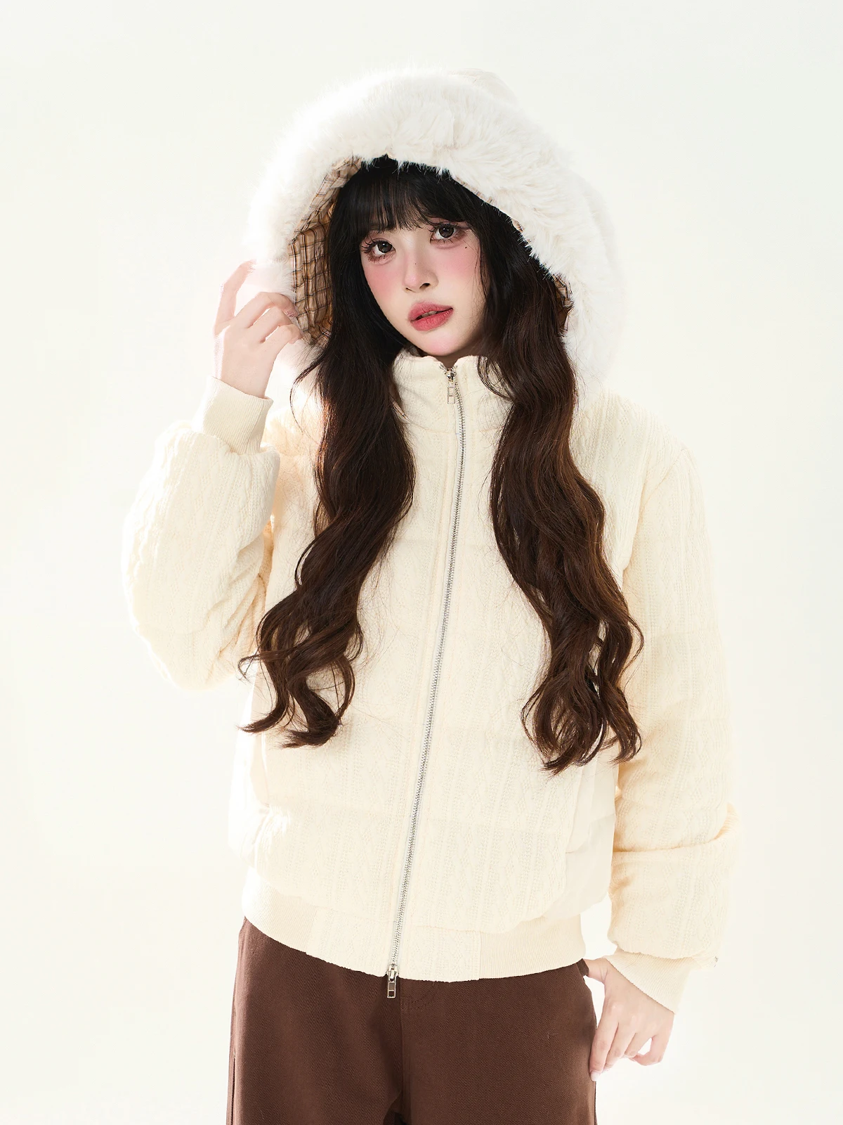 Женская зимняя куртка ENJOG в стиле ретро с отстегивающимся меховым воротником и капюшоном, высококачественная теплая хлопковая куртка малого размера
Женская зимняя куртка ENJOG в стиле ретро с отстегивающимся меховым воротником и капюшоном, высококачественная теплая хлопковая куртка малого размера