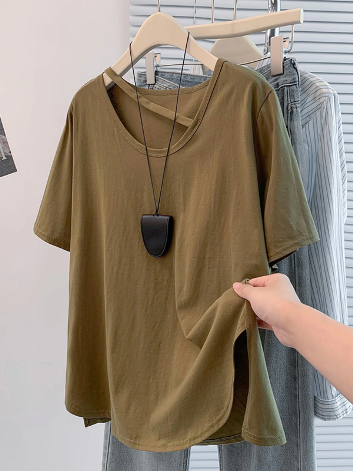 Loose U-Neck Short Sleeve Women's T-Shirt Summer New plus Size Conceal Belly Korean Style Base Shirt Casual Commute Style
Loose U-Neck Short Sleeve Women's T-Shirt Summer New plus Size Conceal Belly Korean Style Base Shirt Casual Commute Style