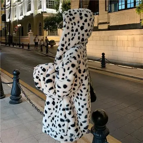 2024 Winter Faux Rabbit Fur Coat Women Cute Plush Hooded Sweatshirt Thicken Fleece Jacket Animal Print Fuzzy Casual Streetwear
2024 Winter Faux Rabbit Fur Coat Women Cute Plush Hooded Sweatshirt Thicken Fleece Jacket Animal Print Fuzzy Casual Streetwear