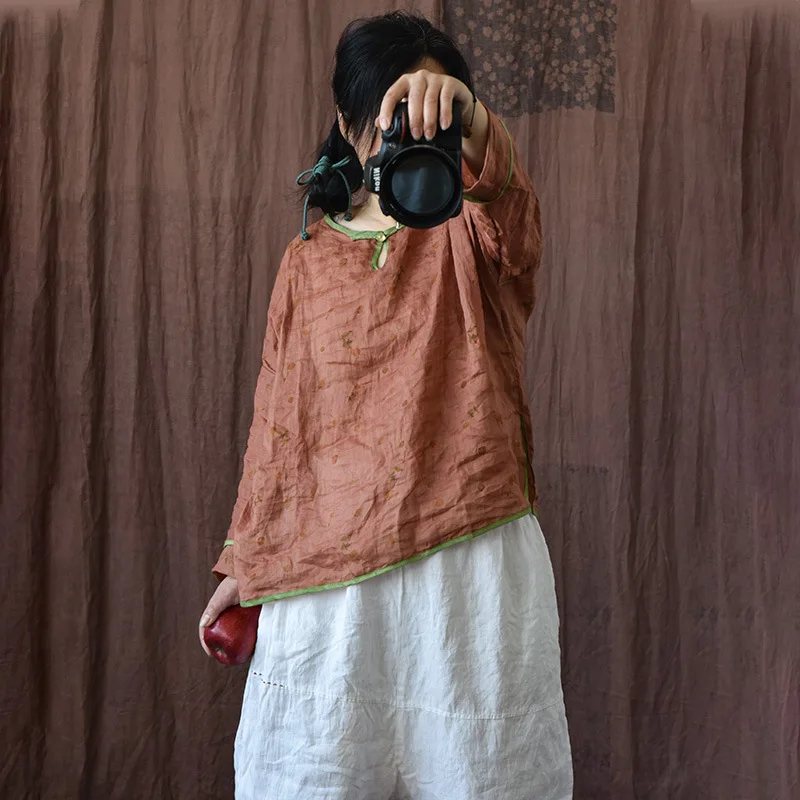 Легкая летняя женская блузка свободного кроя с круглым вырезом, цветочным принтом и контрастными вставками из льна
Легкая летняя женская блузка свободного кроя с круглым вырезом, цветочным принтом и контрастными вставками из льна