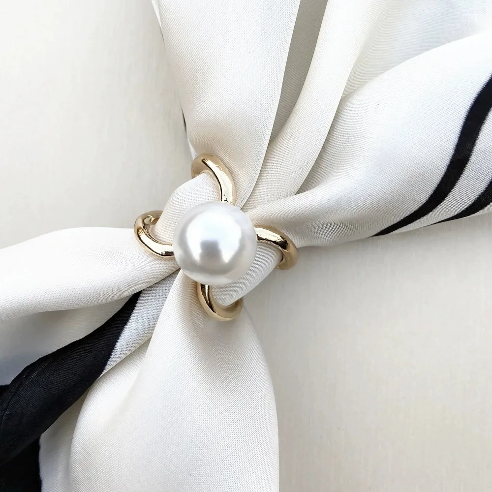 Fashion Crystal Metal Scarves Buckle Ring Women Pearl Flower Buckle For Silk Shawl Female Wedding Jewelry Party Gift
Fashion Crystal Metal Scarves Buckle Ring Women Pearl Flower Buckle For Silk Shawl Female Wedding Jewelry Party Gift