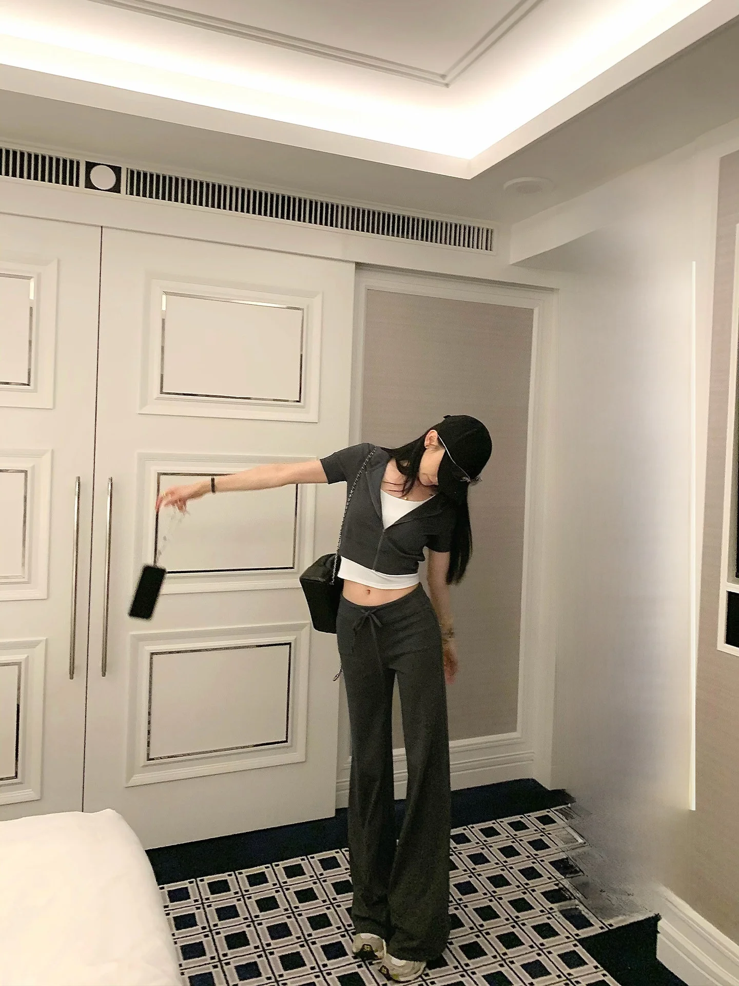 Casual Grey Quality Fabric Hoodie Shorts Sleeve Long Pants Set Women's Spring Fashion Set Breathable Cotton Blend Zipper Loos...
Casual Grey Quality Fabric Hoodie Shorts Sleeve Long Pants Set Women's Spring Fashion Set Breathable Cotton Blend Zipper Loos...