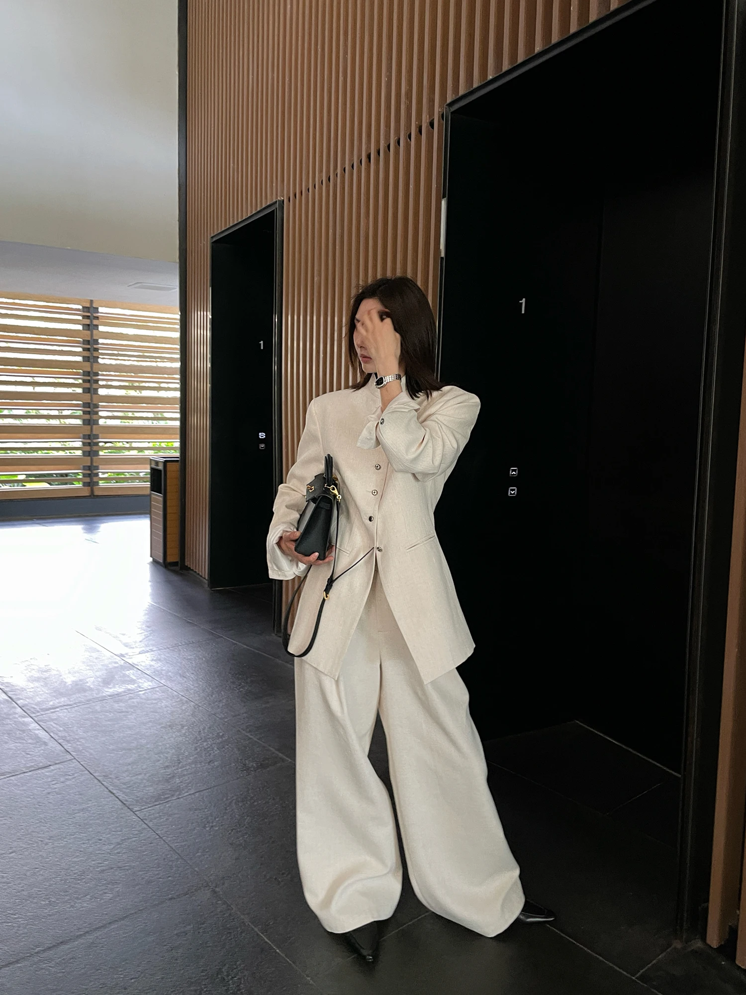 JCCC Shadow March Wind Intellectually Commuting Waist Cinching Slim Fit Wide Leg Pants Suit Two Piece Set Business Women's Wear
JCCC Shadow March Wind Intellectually Commuting Waist Cinching Slim Fit Wide Leg Pants Suit Two Piece Set Business Women's Wear