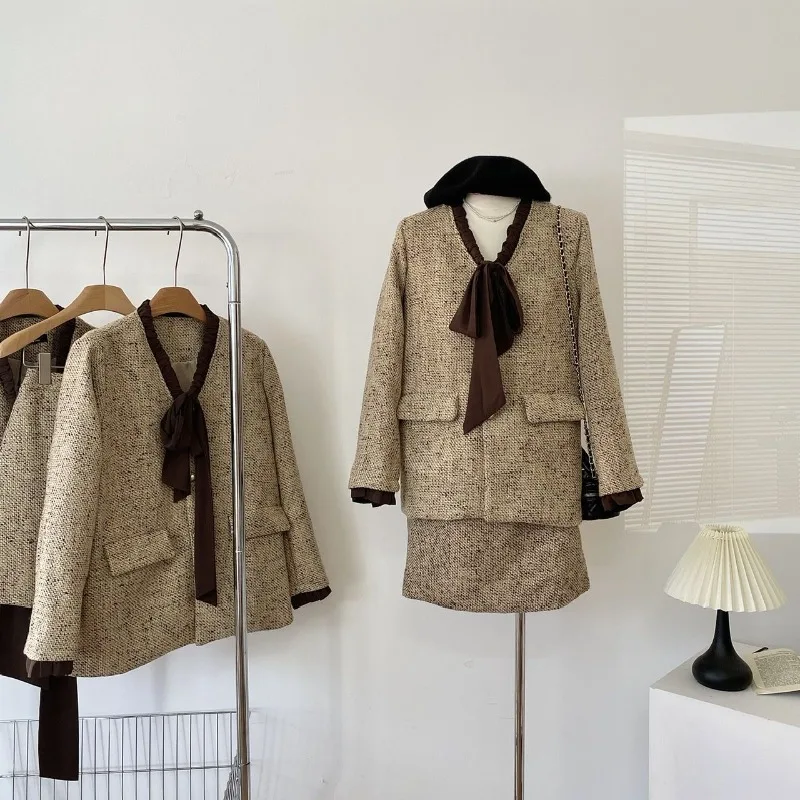 Small Fragrant Lace-up Bow Design Temperament Suits Loose Slim Waist Elegant Two Piece Set 2024 Autumn Korean Chic Fashion Coat
Small Fragrant Lace-up Bow Design Temperament Suits Loose Slim Waist Elegant Two Piece Set 2024 Autumn Korean Chic Fashion Coat