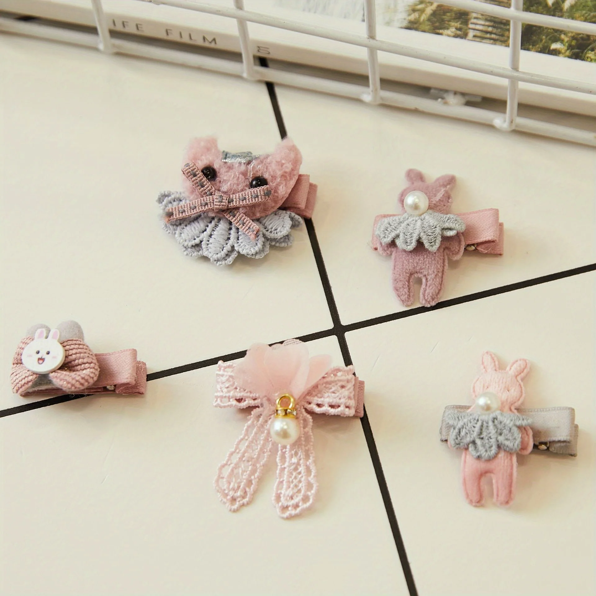 5pcs Animal Hairpin Set, Cartoon Clips Cute Simple Design for Women Girls Daily Elegant Styling Hair Accessories
5pcs Animal Hairpin Set, Cartoon Clips Cute Simple Design for Women Girls Daily Elegant Styling Hair Accessories