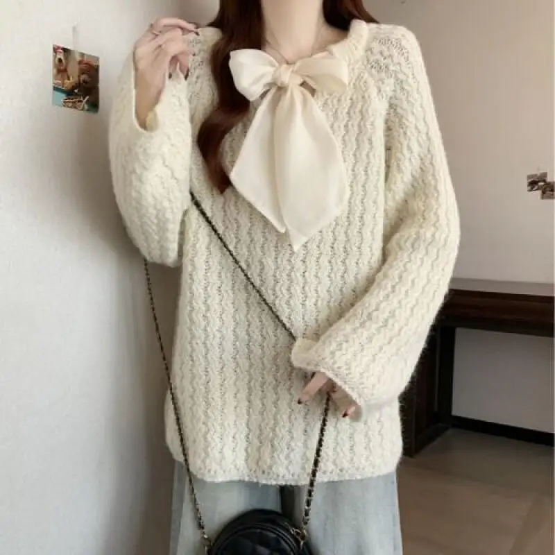 Вязаный свитер с бантом и вырезом из жареного теста, женский весенний свитер, большой толстый мм, средней длины, нижний топ с напуском, максимум трикотажа
Вязаный свитер с бантом и вырезом из жареного теста, женский весенний свитер, большой толстый мм, средней длины, нижний топ с напуском, максимум трикотажа