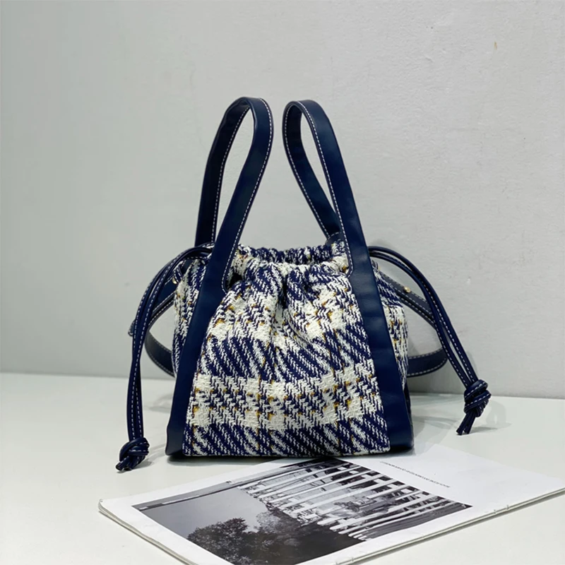 New minimalist cross grid trendy drawstring slung dumpling bag suitable for daily commuting and weekend dates
New minimalist cross grid trendy drawstring slung dumpling bag suitable for daily commuting and weekend dates