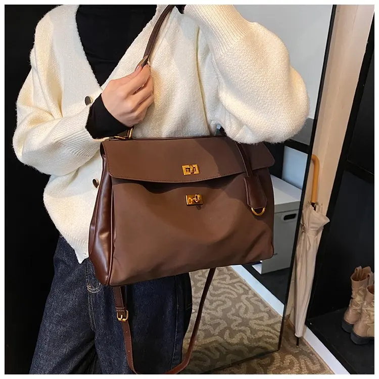 Polenchamois Leather Vintage Single Shoulder Underarm Fashionable Large Capacity Commuter Tote Bag Soft Hardness Crossbody Bag
Polenchamois Leather Vintage Single Shoulder Underarm Fashionable Large Capacity Commuter Tote Bag Soft Hardness Crossbody Bag
