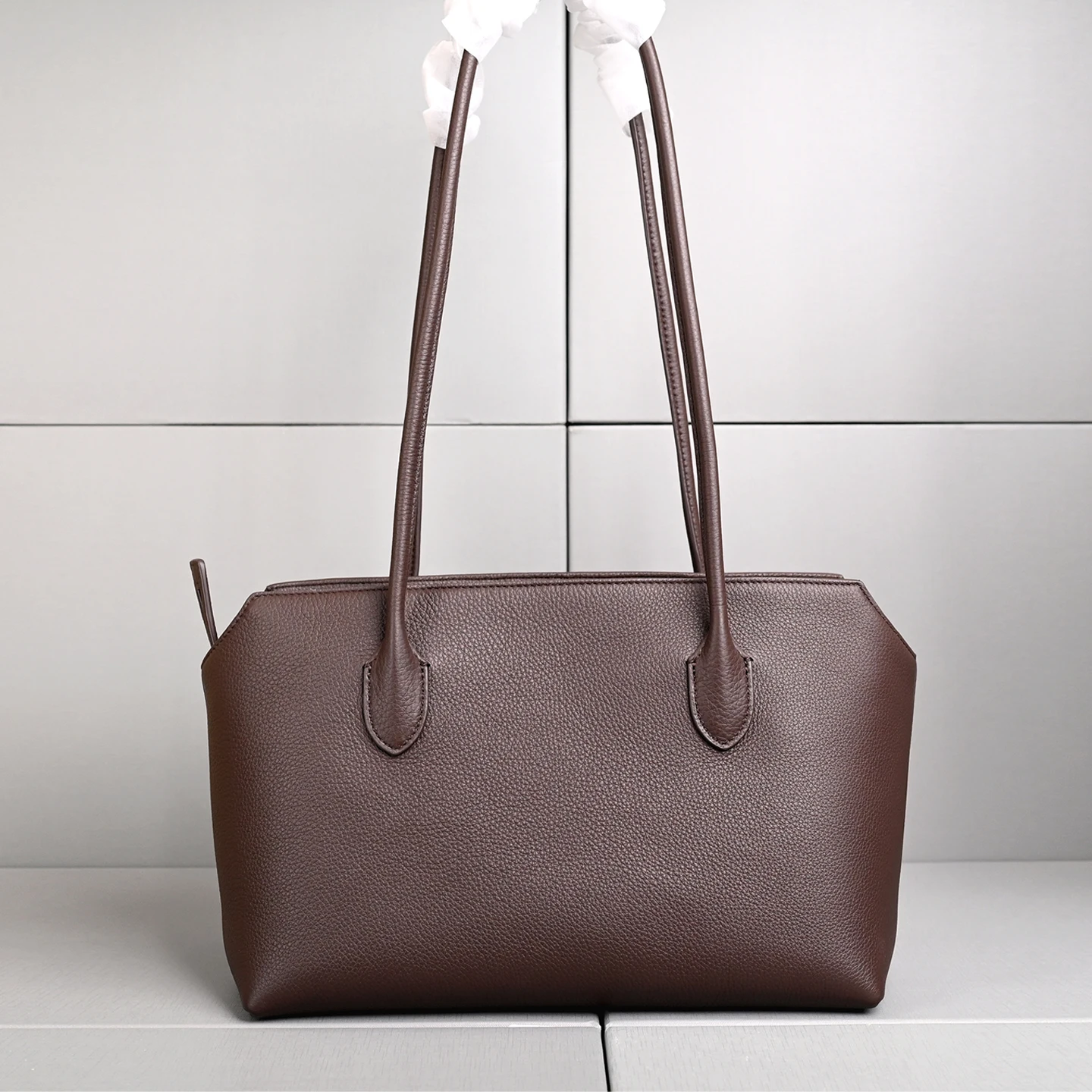 Full Leather Inside And Out Long-Handled Bag Pebbled Genuine Leather Soft Top-Grain Cowhide Tote Bag Minimalist Style
Full Leather Inside And Out Long-Handled Bag Pebbled Genuine Leather Soft Top-Grain Cowhide Tote Bag Minimalist Style