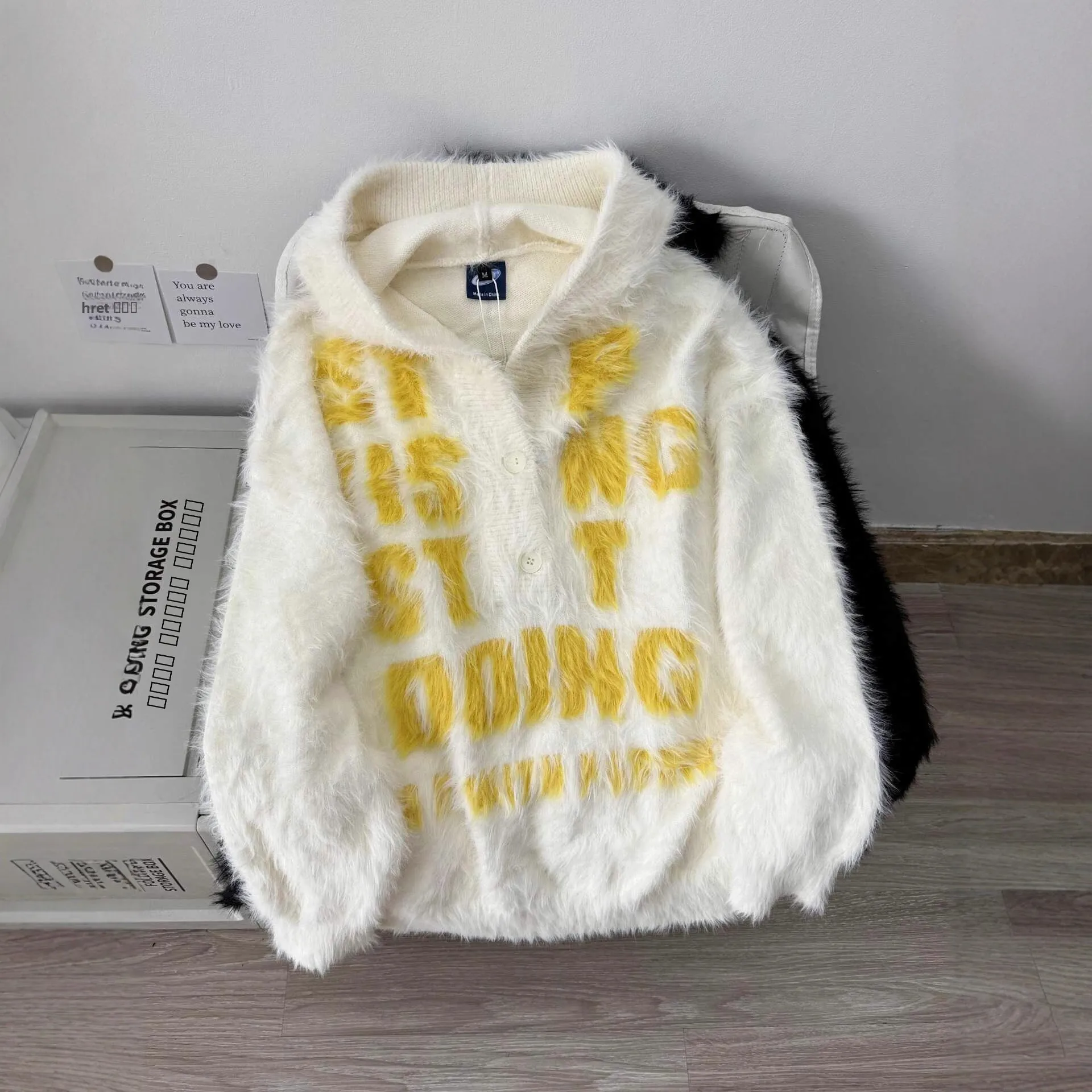 Retro American Soft Mink Fur Hat Letter Men's Knitted Sweater Winter Lazy Cashmere Overhead Coat Warm Casual Long Sleeve roun...
Retro American Soft Mink Fur Hat Letter Men's Knitted Sweater Winter Lazy Cashmere Overhead Coat Warm Casual Long Sleeve roun...