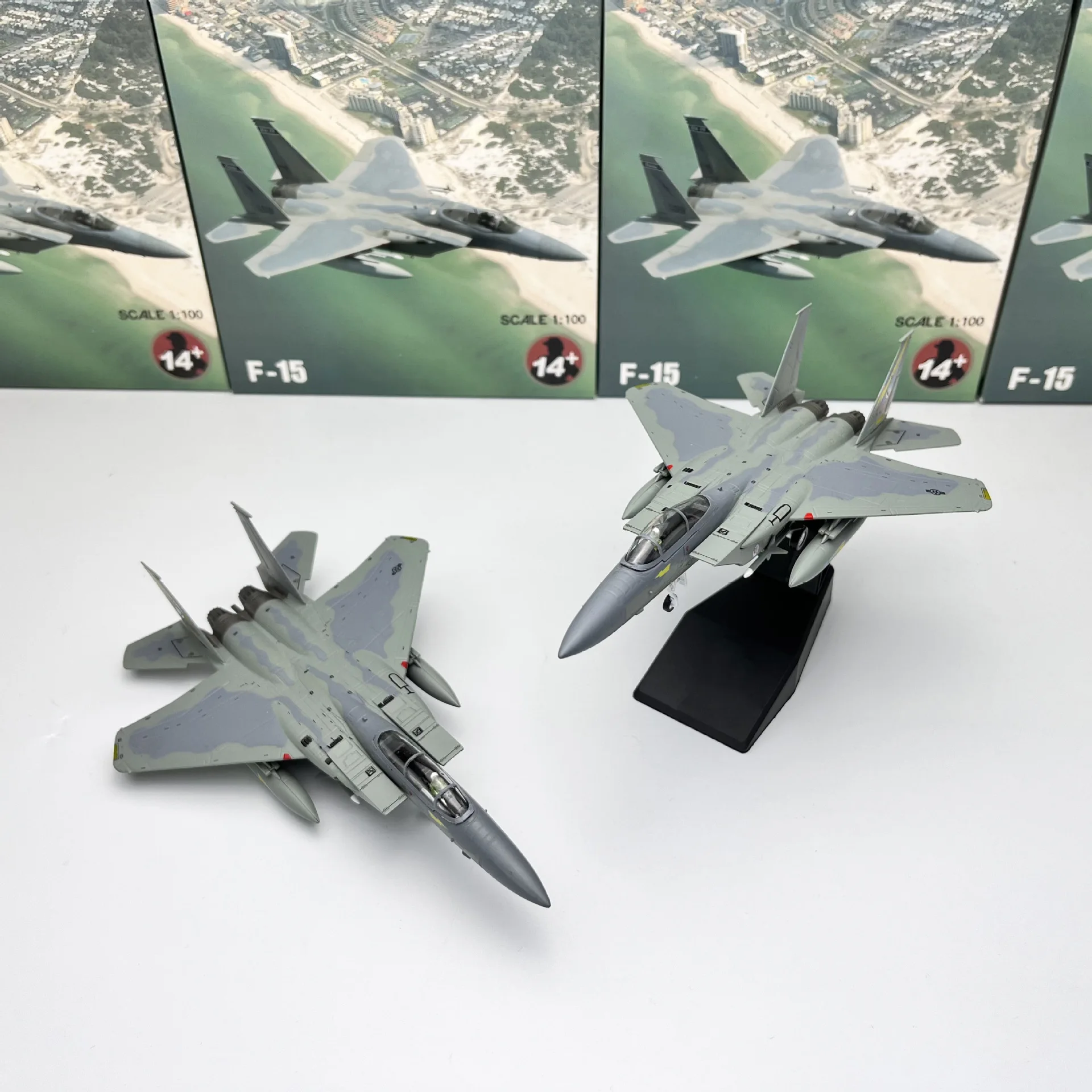 Масштабная модель истребителя F-15 Strike Eagle (США) времен Войны в Ираке, 1:100, из сплава, с подставкой, статическая демонстрационная модель самолета
Масштабная модель истребителя F-15 Strike Eagle (США) времен Войны в Ираке, 1:100, из сплава, с подставкой, статическая демонстрационная модель самолета