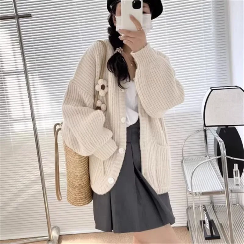 2024 Women's Knitted Sweater Loose Jacket New Fashion Autumn Winter Western Style Jacket Casual Female Cardigan Clothing R38
2024 Women's Knitted Sweater Loose Jacket New Fashion Autumn Winter Western Style Jacket Casual Female Cardigan Clothing R38