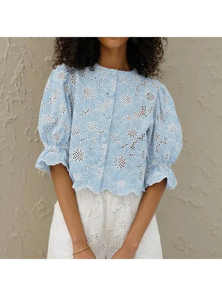 Women's Embroidered ort Sle irt Faionable Chinese Sle round Ne Bell Sve Top New Model Design Autumn Collection
Women's Embroidered ort Sle irt Faionable Chinese Sle round Ne Bell Sve Top New Model Design Autumn Collection