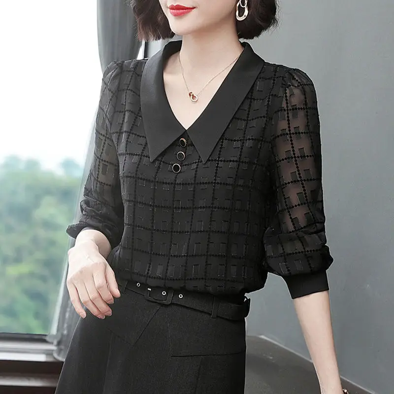 plaid shirt female spring 2023new retro port flavor popular V-neck Korean version of the autumn long-sleeved chiffon shirt
plaid shirt female spring 2023new retro port flavor popular V-neck Korean version of the autumn long-sleeved chiffon shirt