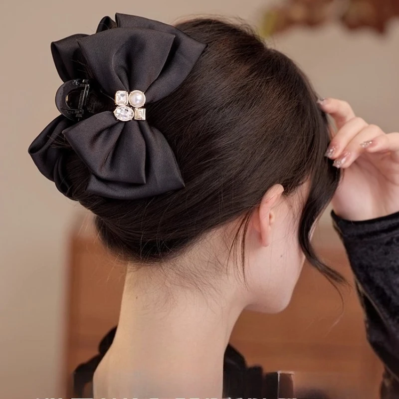 Осенне-зимняя бархатная заколка с бантом, стразы, заколка для волос, коготь акулы, аксессуары для волос для женщин
Осенне-зимняя бархатная заколка с бантом, стразы, заколка для волос, коготь акулы, аксессуары для волос для женщин