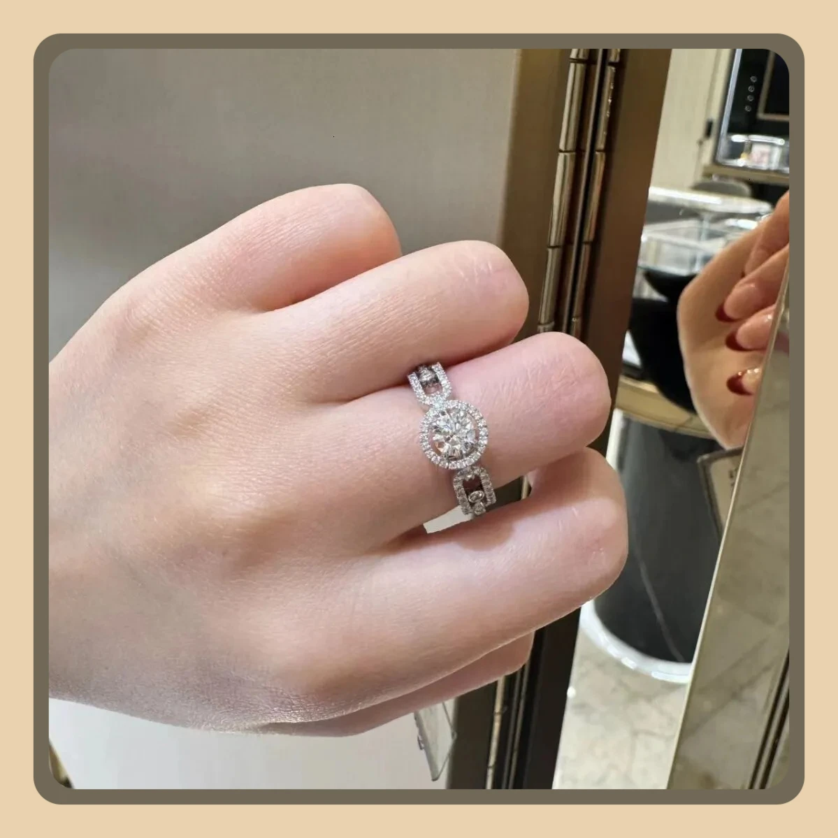 High Version M Sliding Luxury Sense Ring For Women Fashionable Personality Dynamic Geometric Ring Gift For Girlfriend
High Version M Sliding Luxury Sense Ring For Women Fashionable Personality Dynamic Geometric Ring Gift For Girlfriend