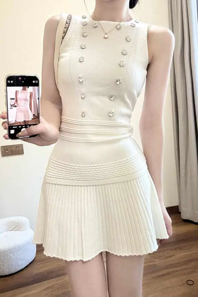 2024 Spring French Style White Beaded Dress Set Petite Round Neck Knit Vest A-Line Skirt 2 Piece Outfit for Women Fashion New
2024 Spring French Style White Beaded Dress Set Petite Round Neck Knit Vest A-Line Skirt 2 Piece Outfit for Women Fashion New