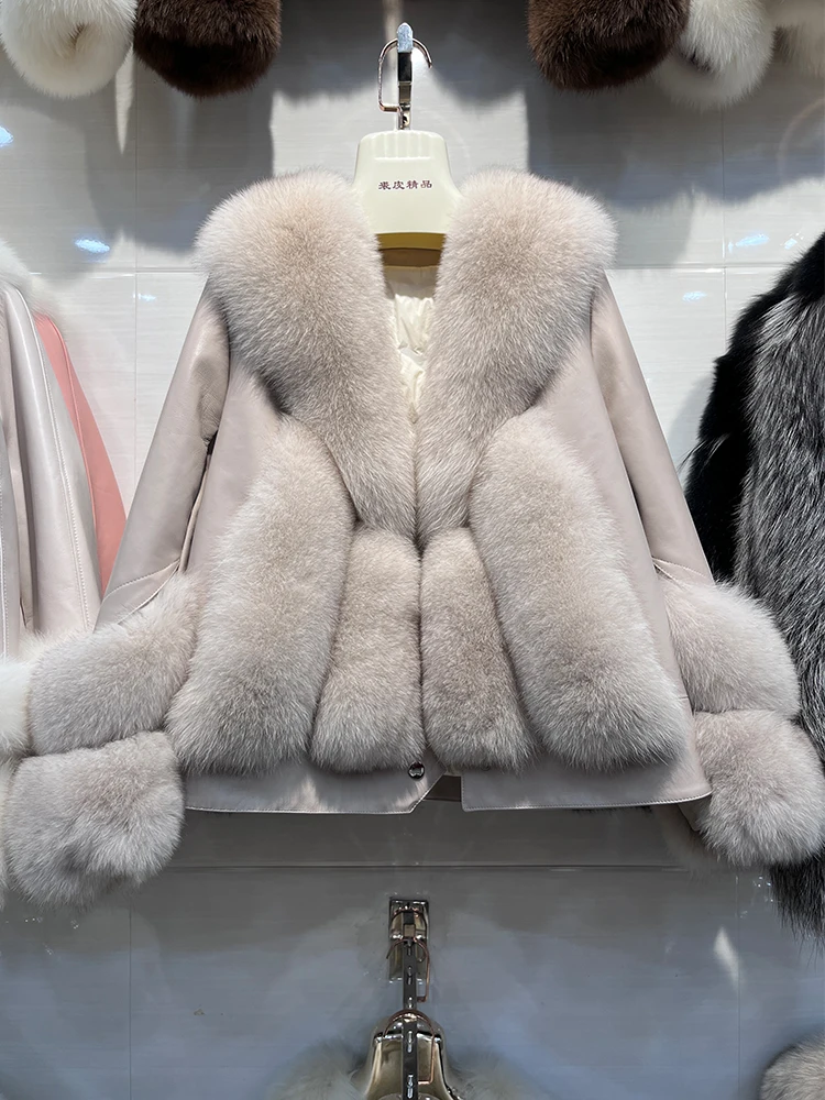 2023 Women New Real Natural Fox Fur Coat Winter Jacket Genuine Leather Luxury Outwear Locomotive Thick Warm Female Coat
2023 Women New Real Natural Fox Fur Coat Winter Jacket Genuine Leather Luxury Outwear Locomotive Thick Warm Female Coat
