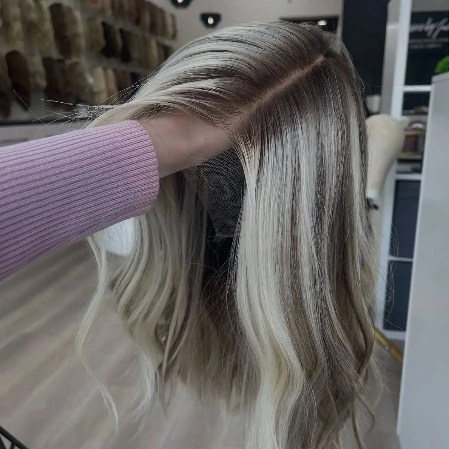 Easy To Wear Shoulder Ombre Highlights Body Wave Synthetic Lace Front Wigs Ash Platinum Blonde High Quality Glueless Wigs Daily
Easy To Wear Shoulder Ombre Highlights Body Wave Synthetic Lace Front Wigs Ash Platinum Blonde High Quality Glueless Wigs Daily