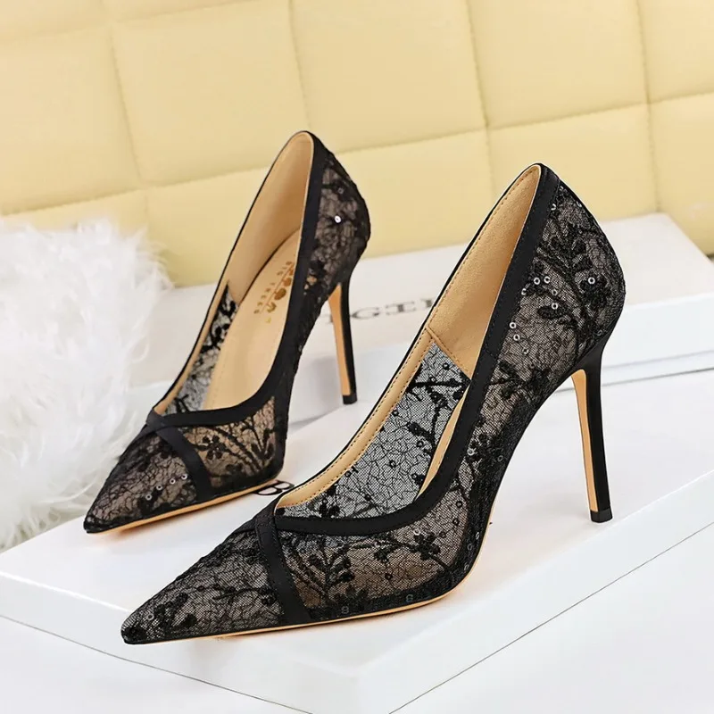 BIGTREE New Banquet Sexy Pumps Female Air Mesh Hollow-out Lace 9CM Thin Heels Pointed Toe Shallow Mouth Single Shoes Women Black
BIGTREE New Banquet Sexy Pumps Female Air Mesh Hollow-out Lace 9CM Thin Heels Pointed Toe Shallow Mouth Single Shoes Women Black