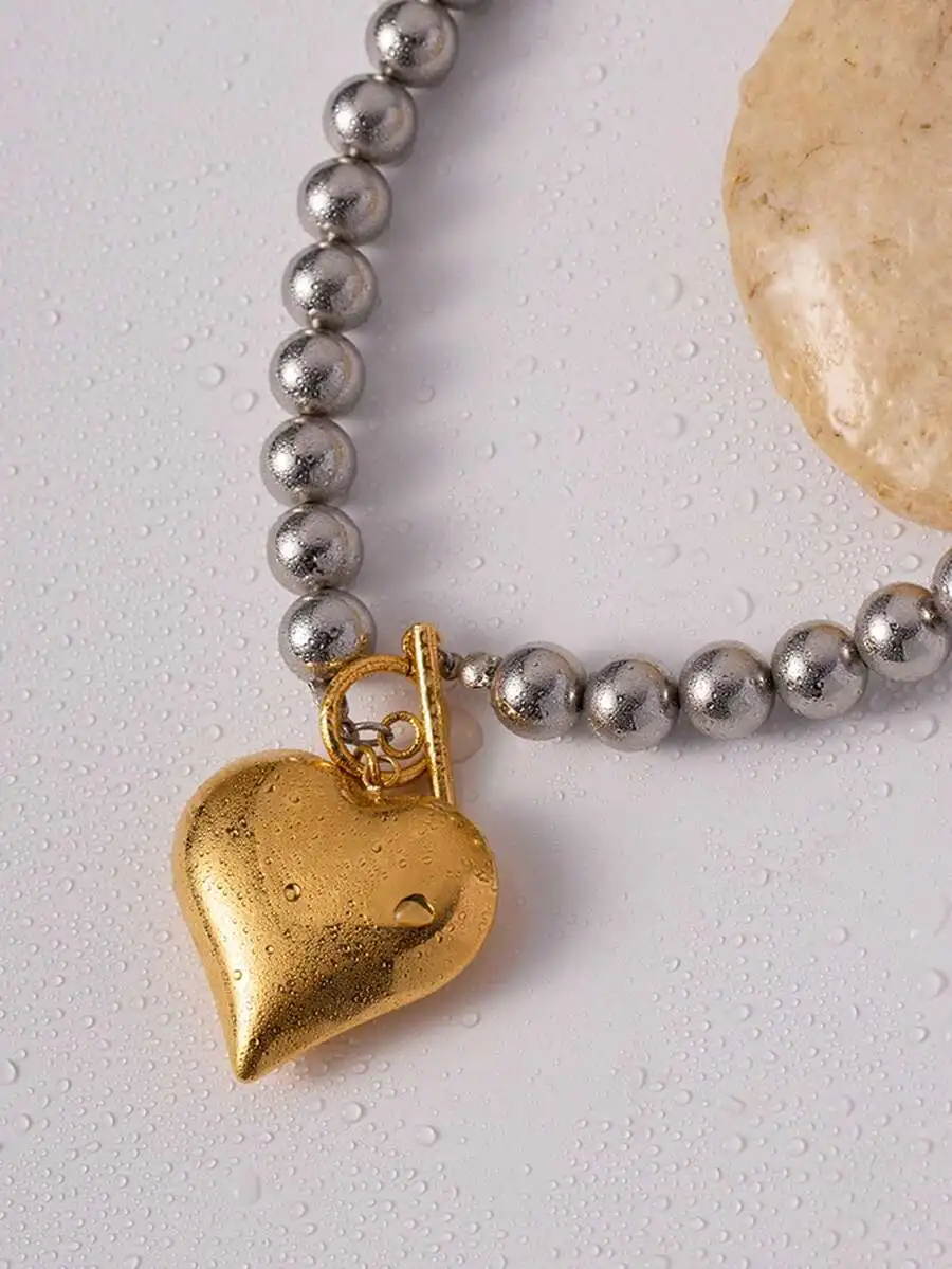 Vintage Classic Heart Pendant Necklace For Women Daily Wear Valentine Gift
Vintage Classic Heart Pendant Necklace For Women Daily Wear Valentine Gift