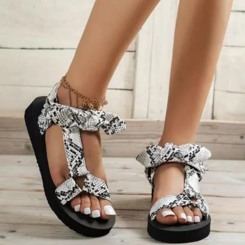 2023 Women's Summer New Thick Sole Leopard Pattern Wave Plaid Sandals Women's Plus Size Light Beach Sandals Versatile Slippers
2023 Women's Summer New Thick Sole Leopard Pattern Wave Plaid Sandals Women's Plus Size Light Beach Sandals Versatile Slippers