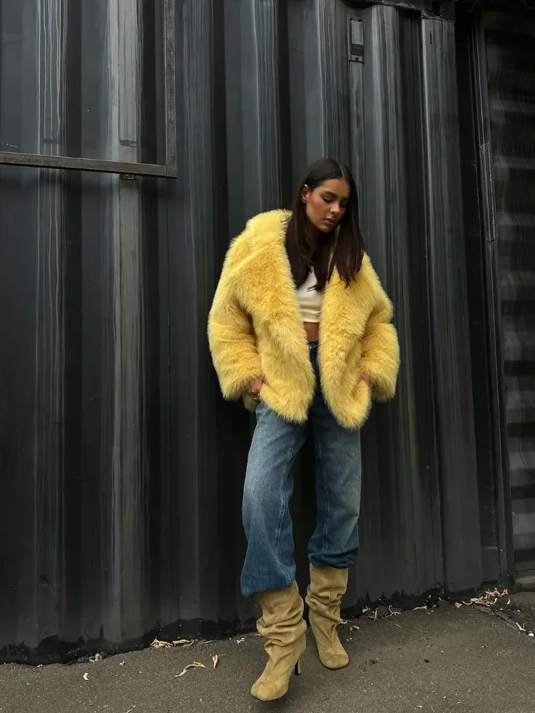 Fashion Yellow Short Fur Jacket Women Casual Chic Collar V-neck Solid Color Loose Outerwear Winter Daily Commuting Street Coats
Fashion Yellow Short Fur Jacket Women Casual Chic Collar V-neck Solid Color Loose Outerwear Winter Daily Commuting Street Coats