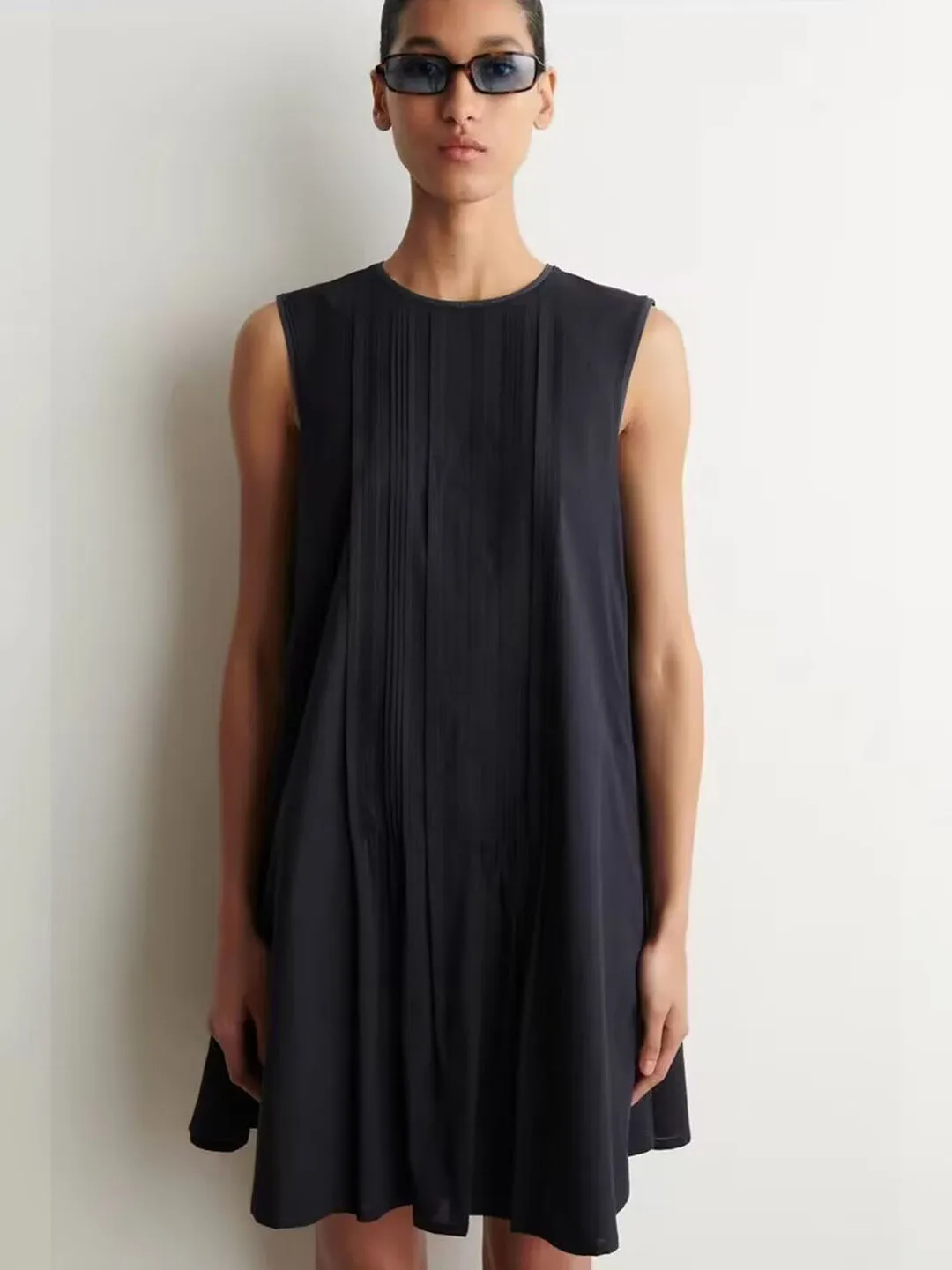 Casual round Neck Sleeveless Dress New Summer Collection Comfortable Cotton Material A-Line Skirt Design Sensation
Casual round Neck Sleeveless Dress New Summer Collection Comfortable Cotton Material A-Line Skirt Design Sensation