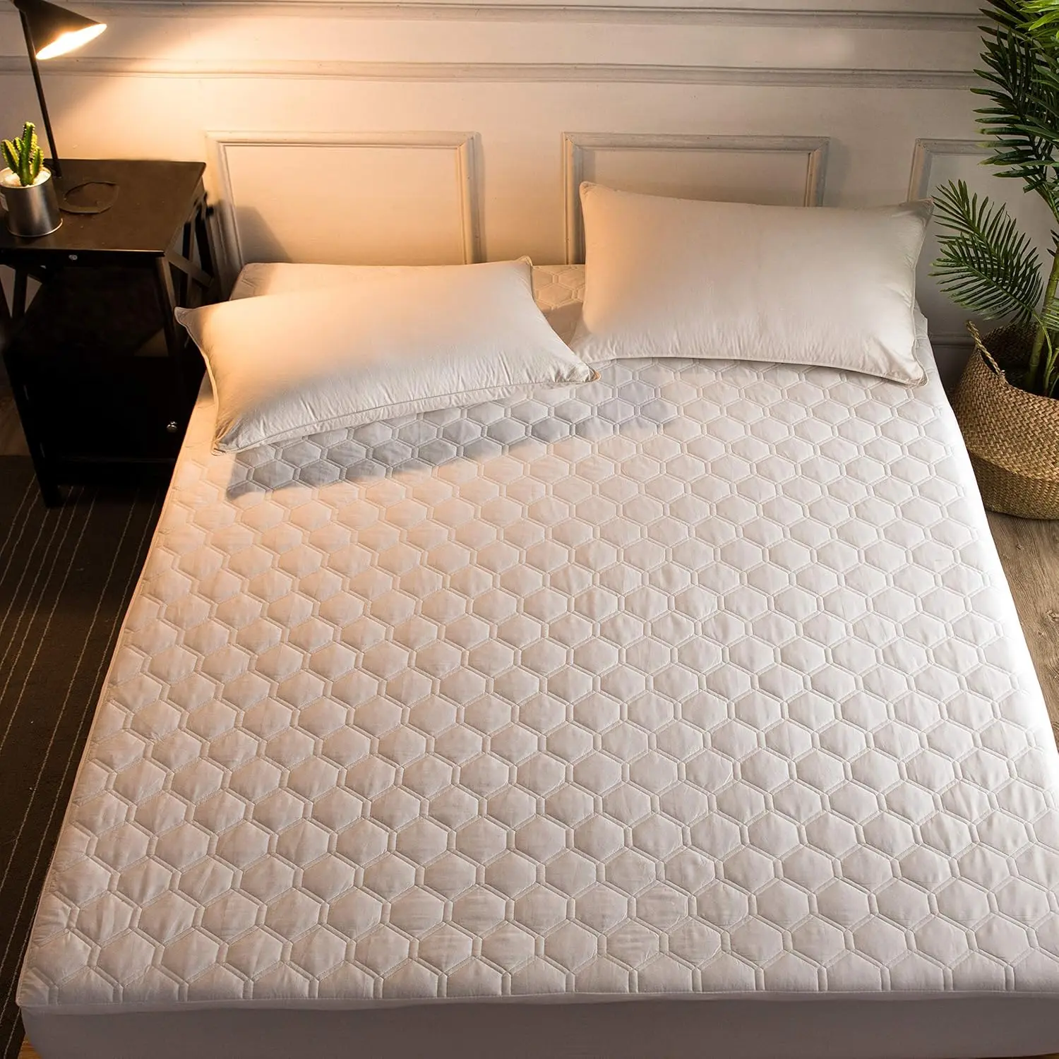 Premium Quilted Fitted Mattress Pad Protector - Natural Combed Cotton, Cooling & Breathable Topper for Queen Size
Premium Quilted Fitted Mattress Pad Protector - Natural Combed Cotton, Cooling & Breathable Topper for Queen Size
