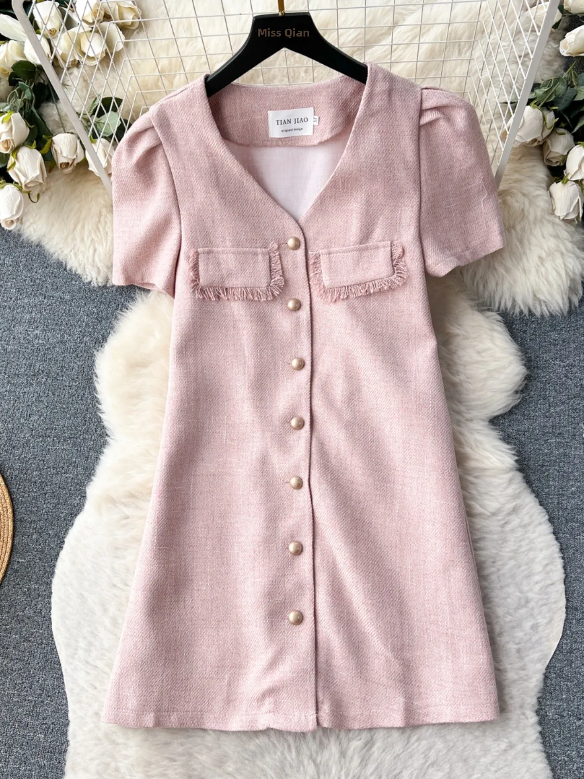 Retro Ladylike Style V-Neck Dress Women's Loose Slimming Design High-End Feel Small-Market Quality Skirt Korean Style Commute
Retro Ladylike Style V-Neck Dress Women's Loose Slimming Design High-End Feel Small-Market Quality Skirt Korean Style Commute
