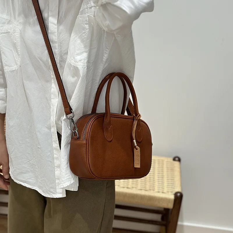 2025 College-style Genuine Leather Handbag Women Retro Commuting Simple Single-shoulder Crossbody Designer Luxury Bag
2025 College-style Genuine Leather Handbag Women Retro Commuting Simple Single-shoulder Crossbody Designer Luxury Bag