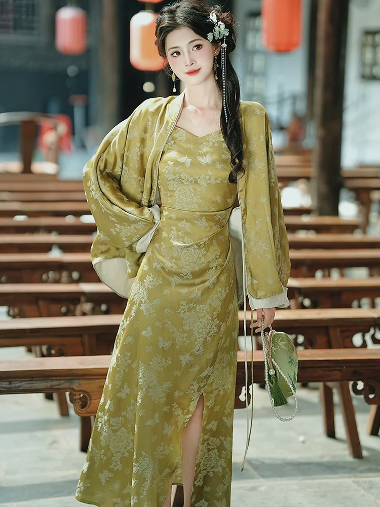 Hot Sale 2026 Qipao Women's New Chinese Style Satin Jacquard National Style Coat Strap Dress Two-piece Set Hanfu Cheongsam
Hot Sale 2026 Qipao Women's New Chinese Style Satin Jacquard National Style Coat Strap Dress Two-piece Set Hanfu Cheongsam