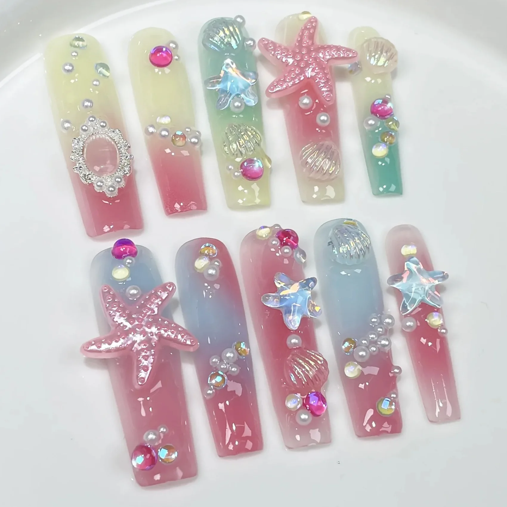 Накладные ногти ручной работы, очень длинные, с дизайном милого медведя и стразами, полностью покрывающие, европейские, блестящие, с эффектом гель-лака
Накладные ногти ручной работы, очень длинные, с дизайном милого медведя и стразами, полностью покрывающие, европейские, блестящие, с эффектом гель-лака