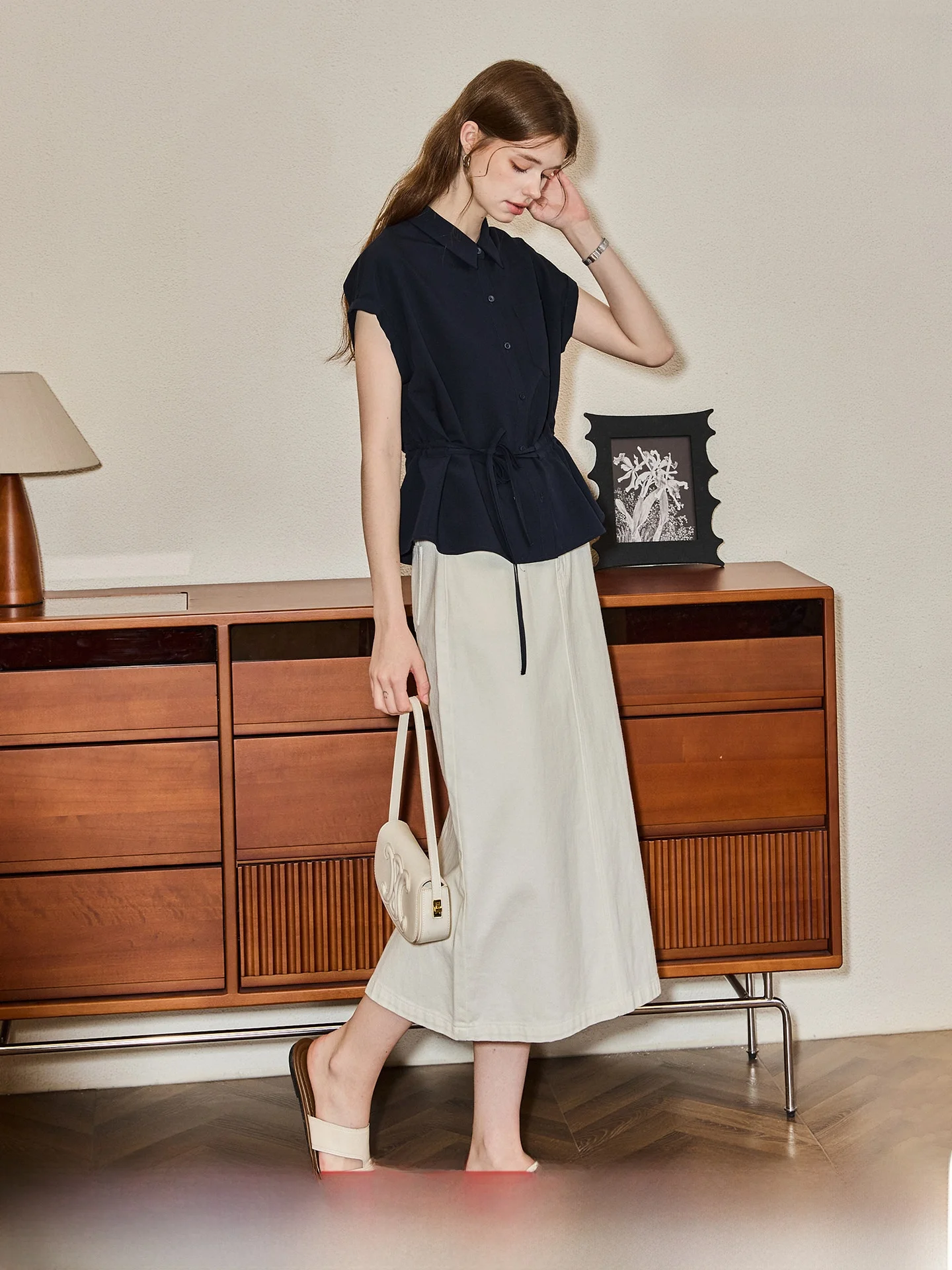Naked Feel Fiber Drawstring Waist Short Sleeve Shirt Slimming Summer Style Korean Loose Fit Button Detail Casual Office Wear
Naked Feel Fiber Drawstring Waist Short Sleeve Shirt Slimming Summer Style Korean Loose Fit Button Detail Casual Office Wear