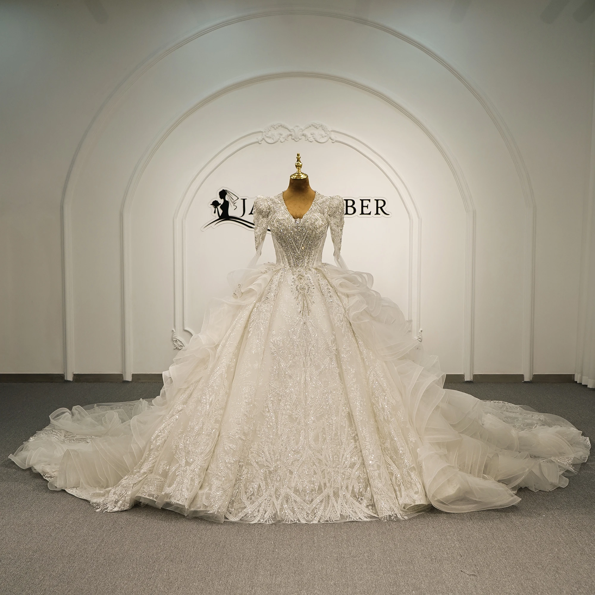 Custom Made Luxury Beading Pearls Ball Gown Wedding Dress Illusion Long Sleeves V-neck Bride Gowns vestidos de novia boda
Custom Made Luxury Beading Pearls Ball Gown Wedding Dress Illusion Long Sleeves V-neck Bride Gowns vestidos de novia boda