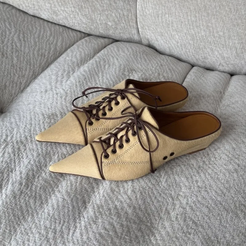 2026New Women Shoes Temperament Pointed Head Muller Slippers Fashion Wedges Heel Baotou Half Slippers Lace Up Suede Muller Shoes
2026New Women Shoes Temperament Pointed Head Muller Slippers Fashion Wedges Heel Baotou Half Slippers Lace Up Suede Muller Shoes