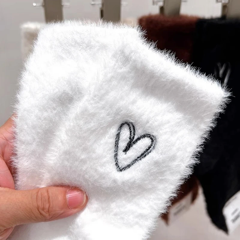 Heart Mink Velvet Socks for Women Autumn and Winter Thicken Thermal Coral Velvet Sleep Plush Floor Black White Socks Underwear
Heart Mink Velvet Socks for Women Autumn and Winter Thicken Thermal Coral Velvet Sleep Plush Floor Black White Socks Underwear