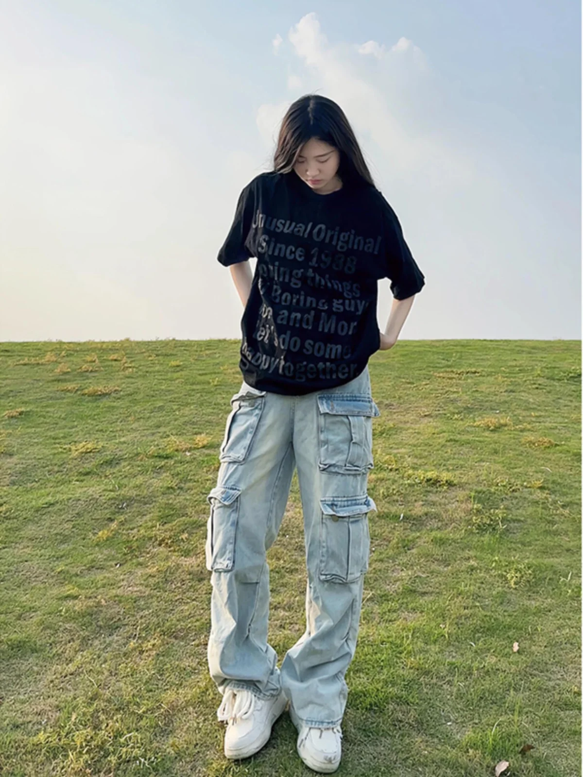 Tall Women's Loose Fit Wide Leg Workwear Pants Light Blue Denim Floor-Length Skateboard Jeans Multiple kets Design
Tall Women's Loose Fit Wide Leg Workwear Pants Light Blue Denim Floor-Length Skateboard Jeans Multiple kets Design