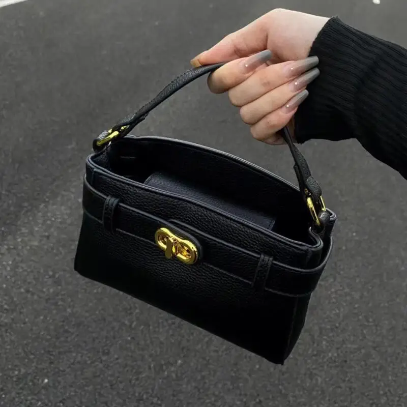 Vintage PU Leather Top Handle Bags Fashion High-capacity Crossbody Bags Casual Women's Shoulder Bags Versatile Commuter Handbags
Vintage PU Leather Top Handle Bags Fashion High-capacity Crossbody Bags Casual Women's Shoulder Bags Versatile Commuter Handbags